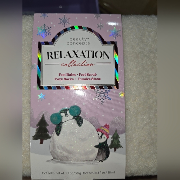 Beauty Concepts Other - Beauty Concepts Relaxation Collection - Pink Foot Care Set with Cozy Socks
